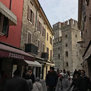 https://aurora-sirmione-appartamenti.it-lombardy.com